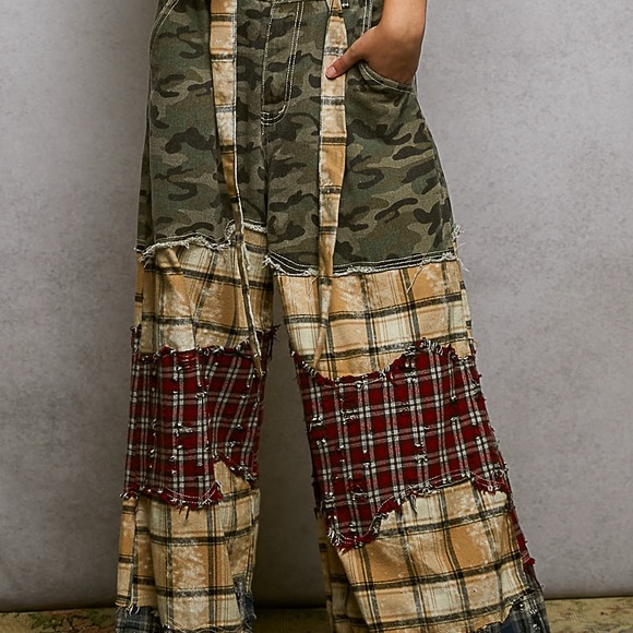 P37 New!!! POL Multicolor Patchwork Camo Wide-Leg Pants - Picture 4 of 6